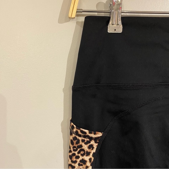 Zyia Active cropped leggings leopard pocket brilliant Hi Rise 8/10 - Picture 8 of 8